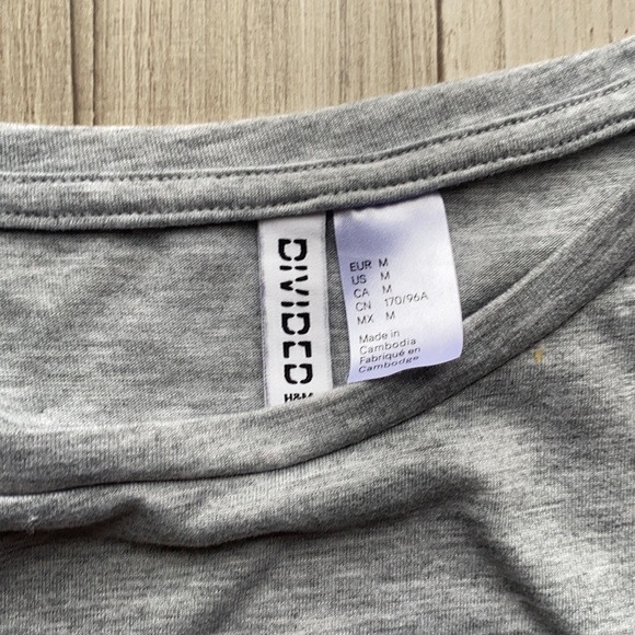 Grey H&M tee - Picture 2 of 3
